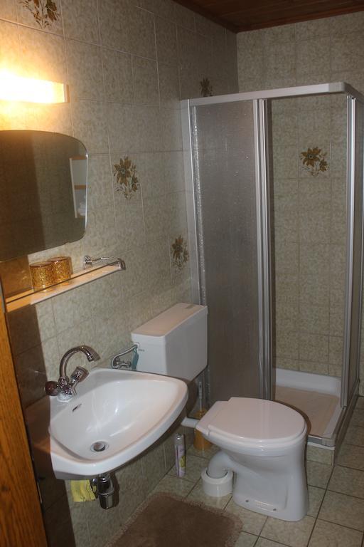 Haus Bergblick Apartment Бад Клайнкирххайм Стая снимка