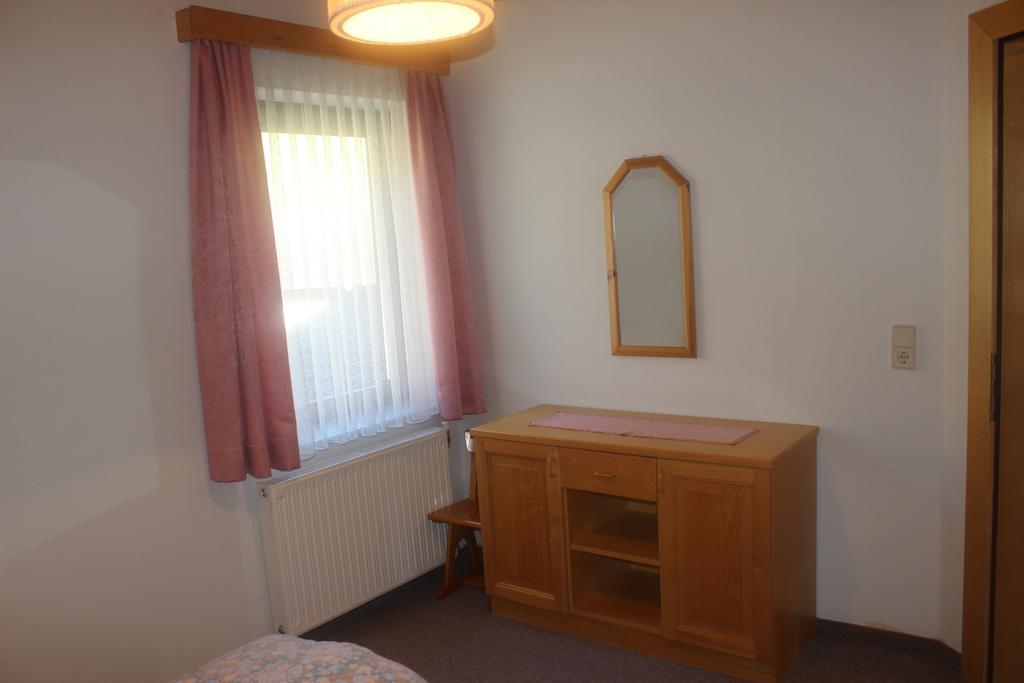 Haus Bergblick Apartment Бад Клайнкирххайм Стая снимка