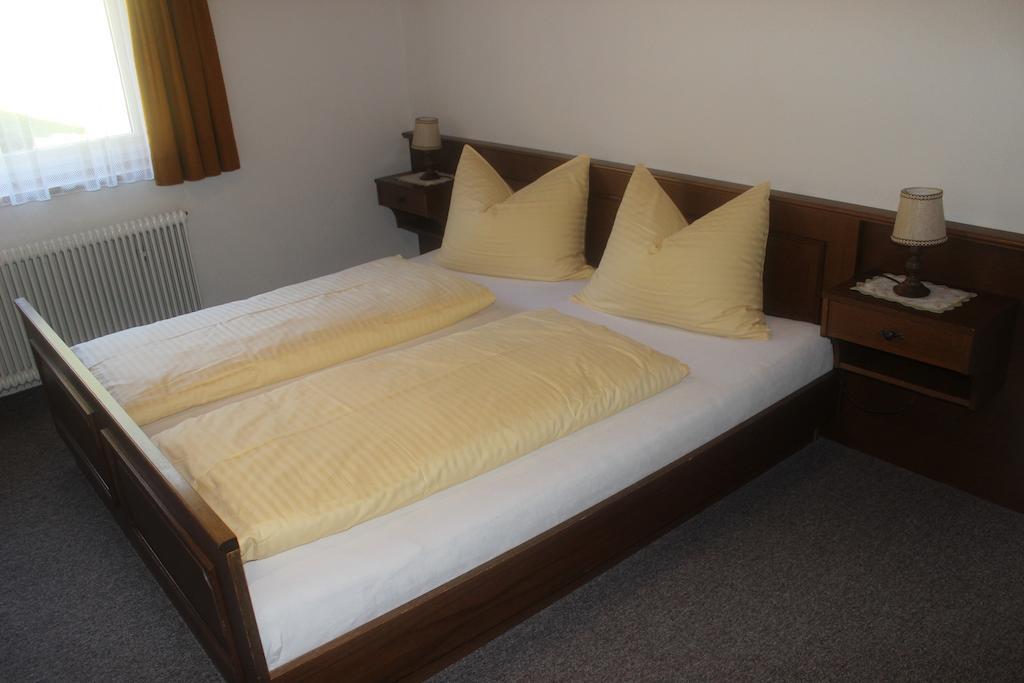 Haus Bergblick Apartment Бад Клайнкирххайм Стая снимка